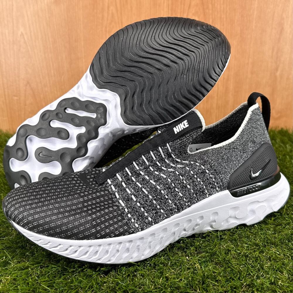 Nike React Phantom Run Flyknit 2 Oreo CJ0280-002 Women's Sz 11.5 / Men's Sz 10